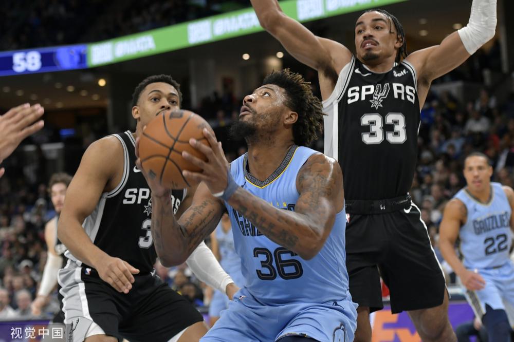 队在攻防两 队在攻防两